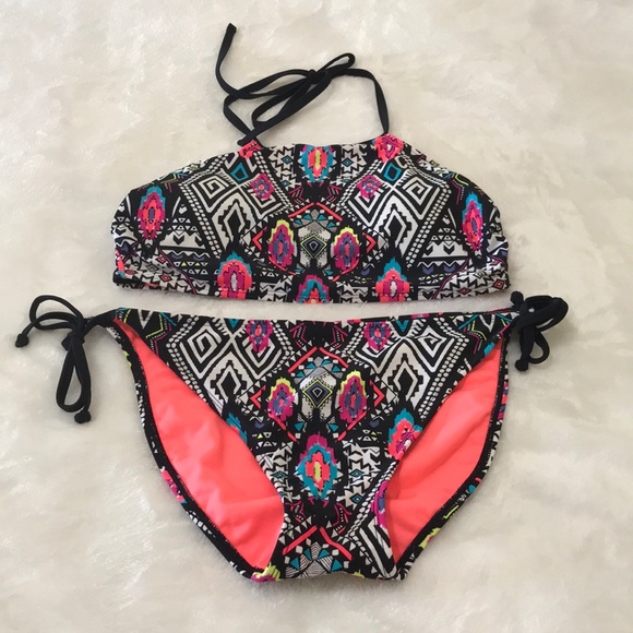Xhilaration Other - 🆕 Beautiful multi color bikini